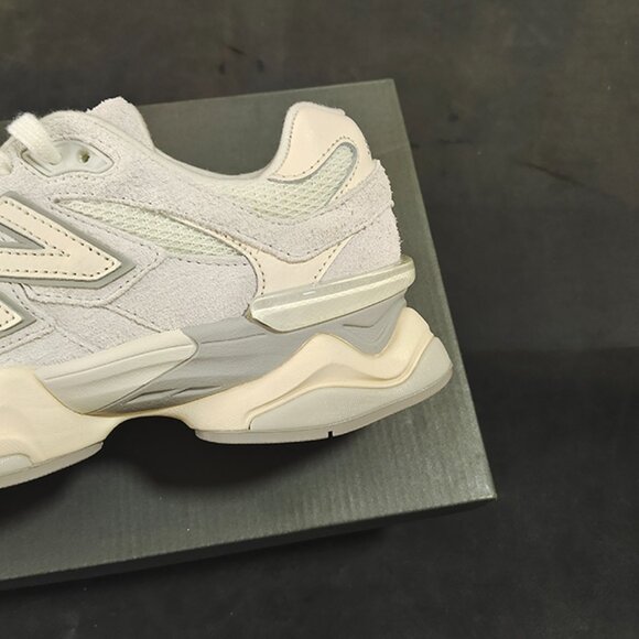 New Balance 9060 Low Quartz Grey - Picture 5 of 7